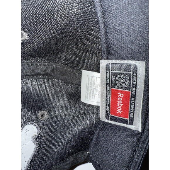 Reebok Pittsburgh Penguins 2017 Stanley Cup Champions Snapback Curved Bill Cap - Picture 6 of 7